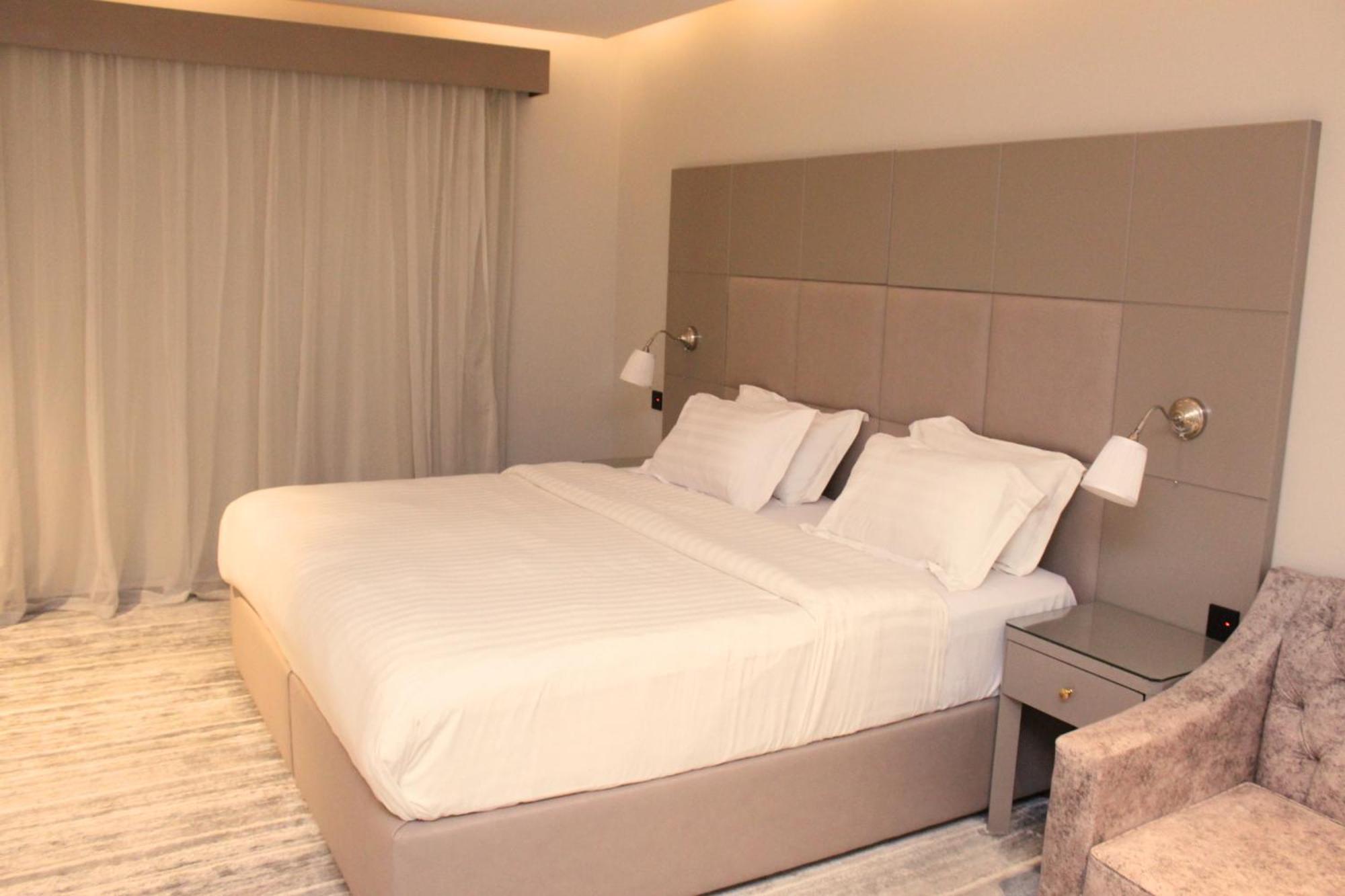 Sharz Hotel Бурайда Екстер'єр фото